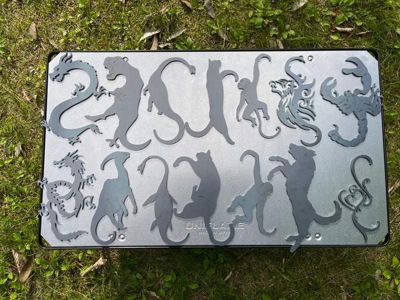 ユニークなデザインのS字フックたち